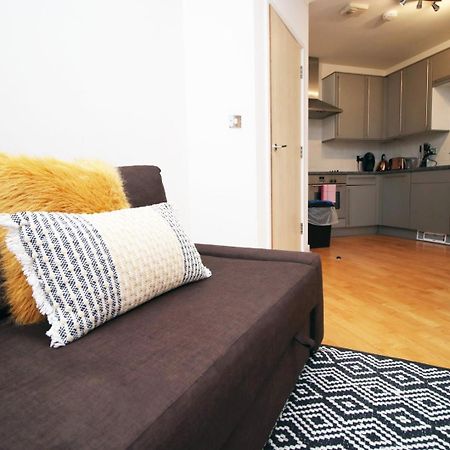 Centrally Located Spacious 2Br | Cohost Partners Кардифф Экстерьер фото