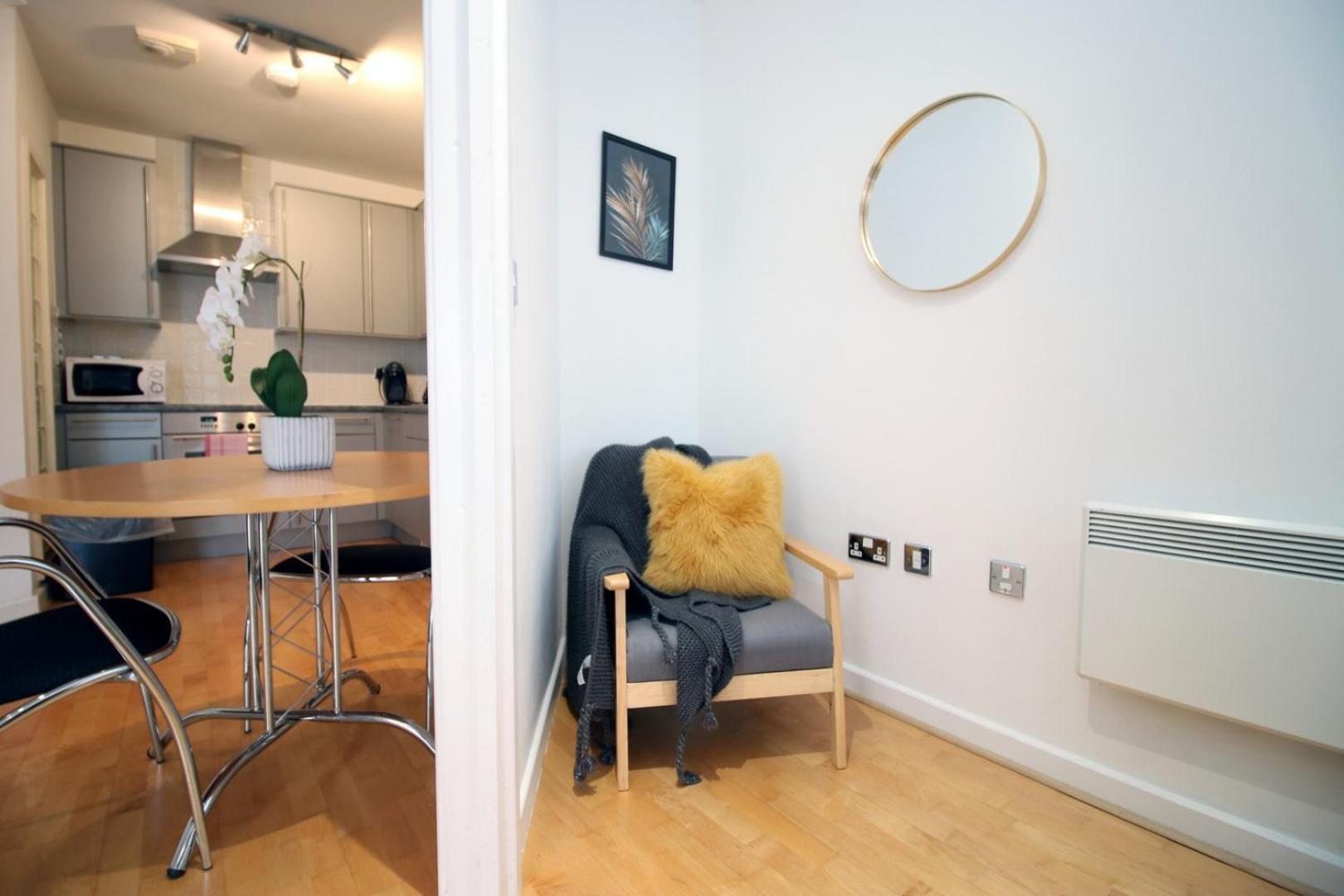 Centrally Located Spacious 2Br | Cohost Partners Кардифф Экстерьер фото