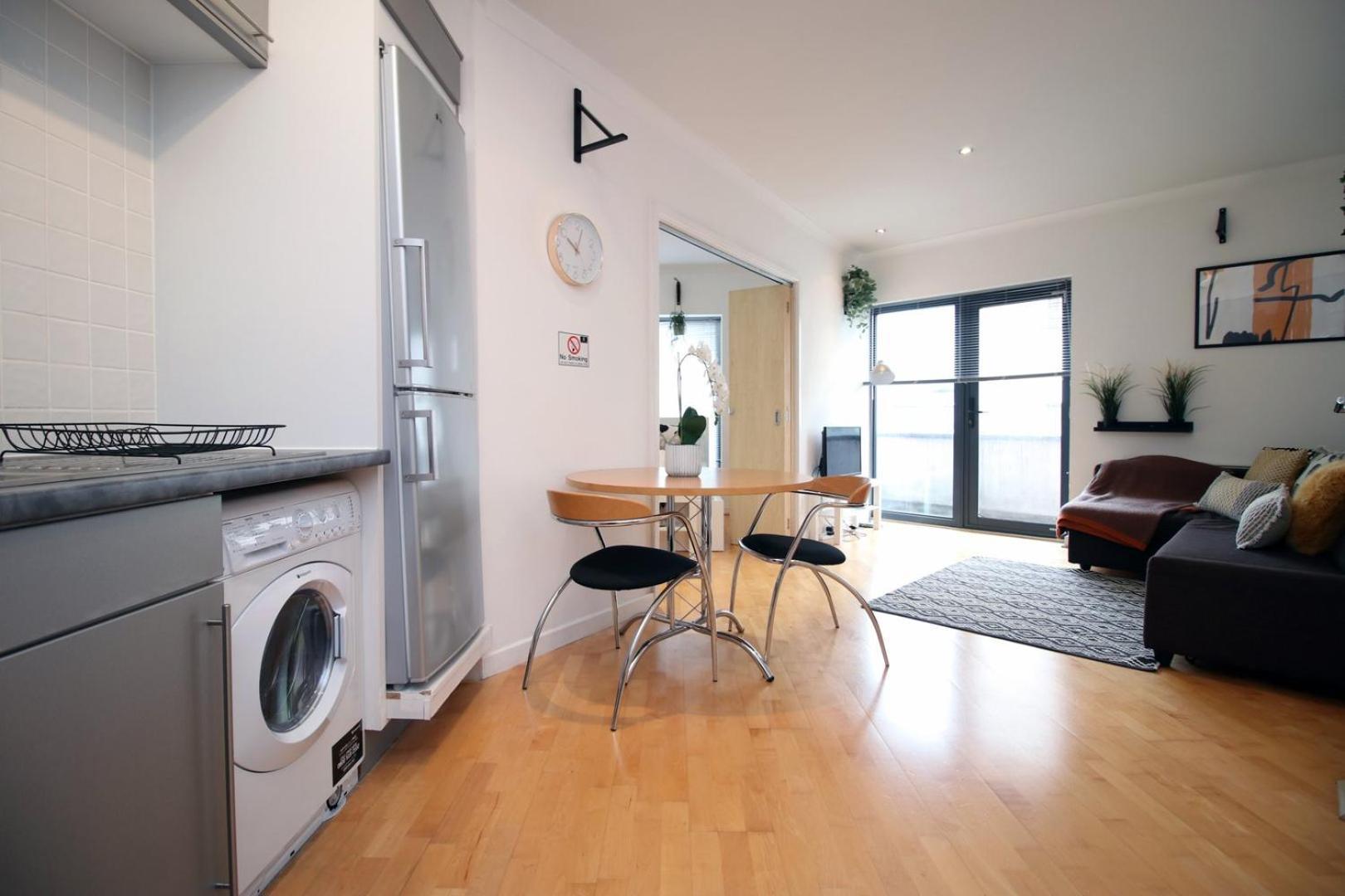 Centrally Located Spacious 2Br | Cohost Partners Кардифф Экстерьер фото
