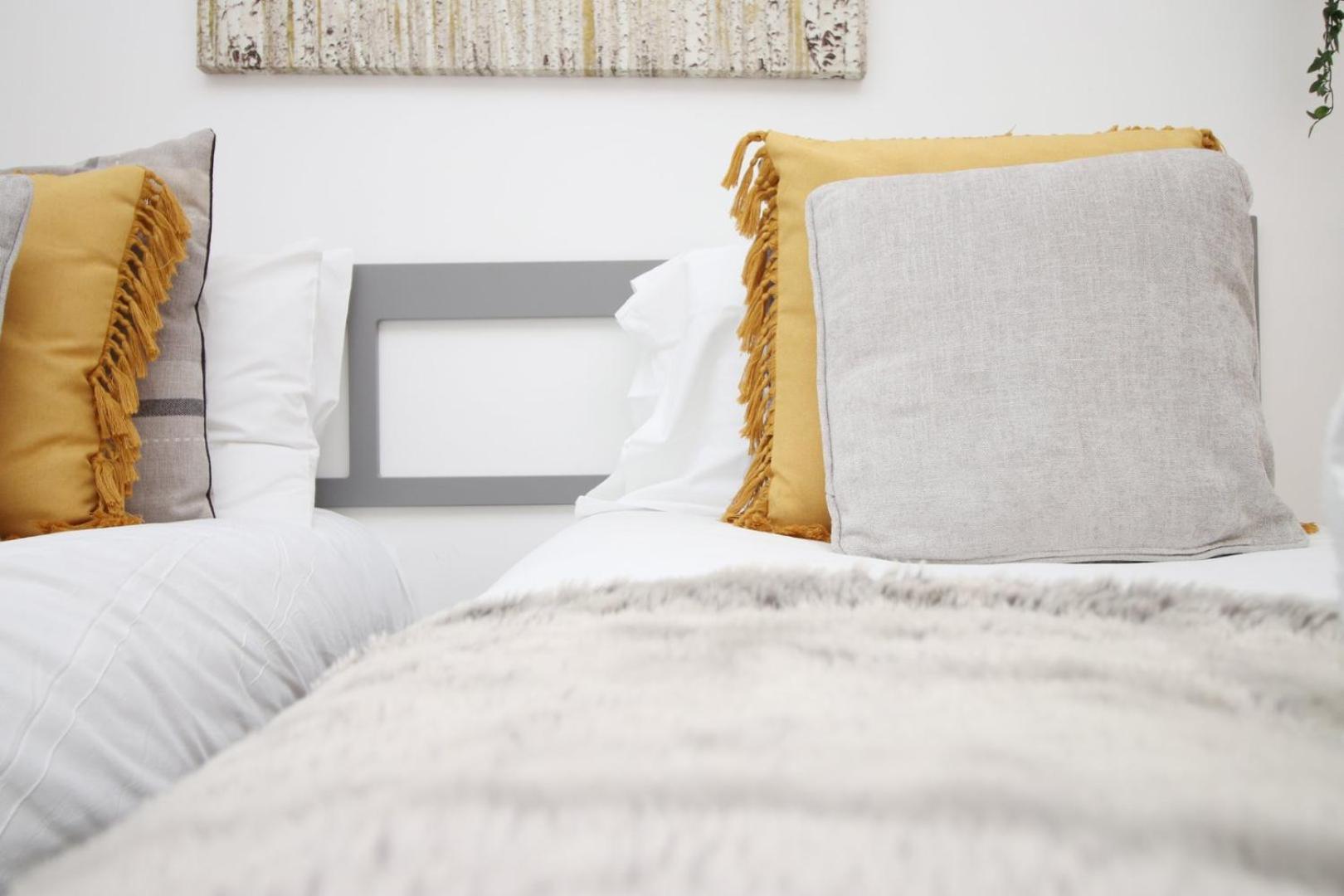Centrally Located Spacious 2Br | Cohost Partners Кардифф Экстерьер фото