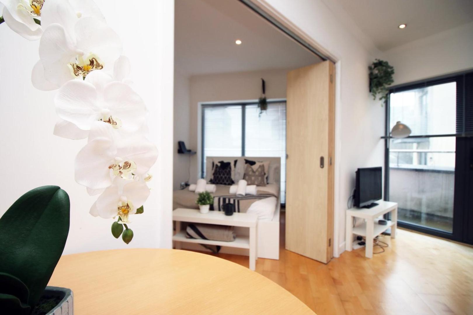 Centrally Located Spacious 2Br | Cohost Partners Кардифф Экстерьер фото