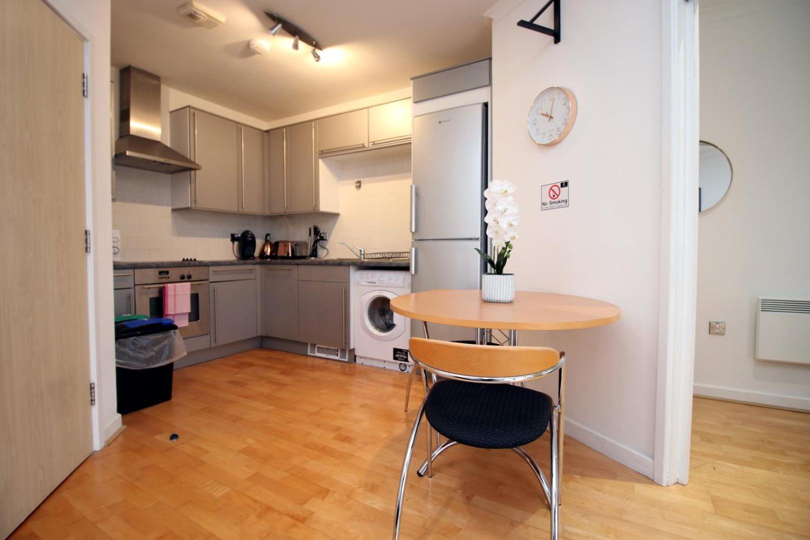 Centrally Located Spacious 2Br | Cohost Partners Кардифф Экстерьер фото