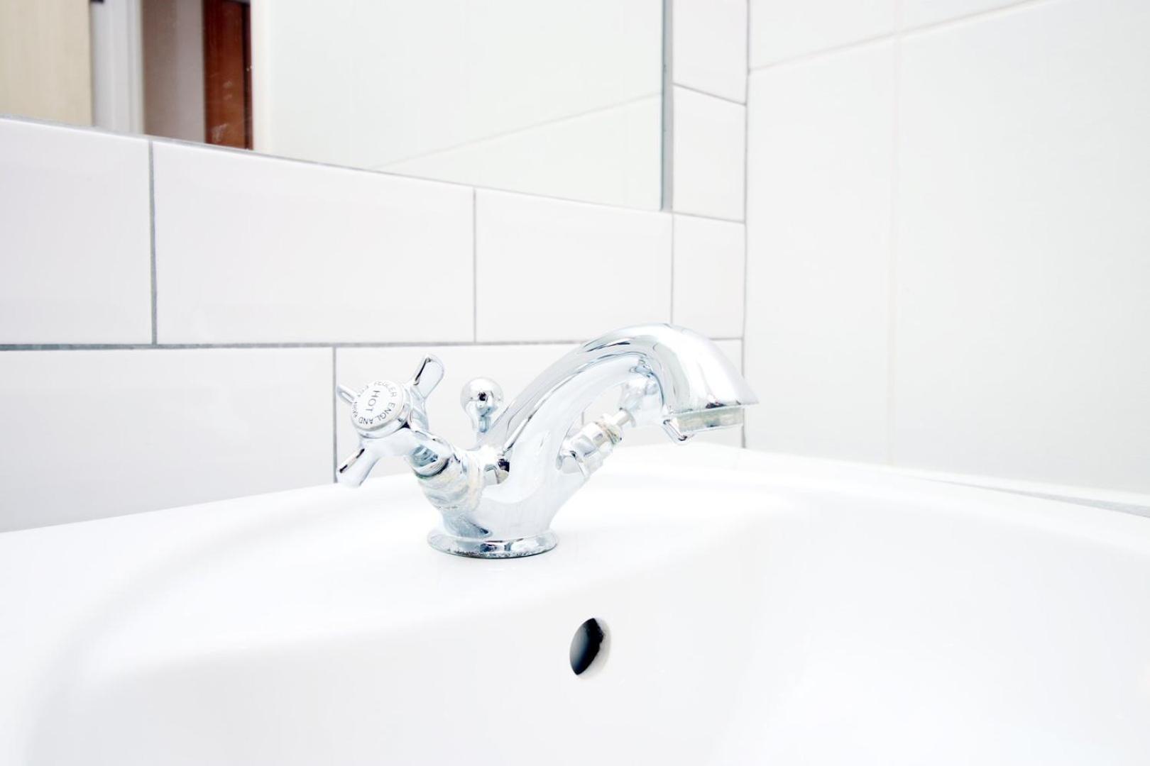 Centrally Located Spacious 2Br | Cohost Partners Кардифф Экстерьер фото